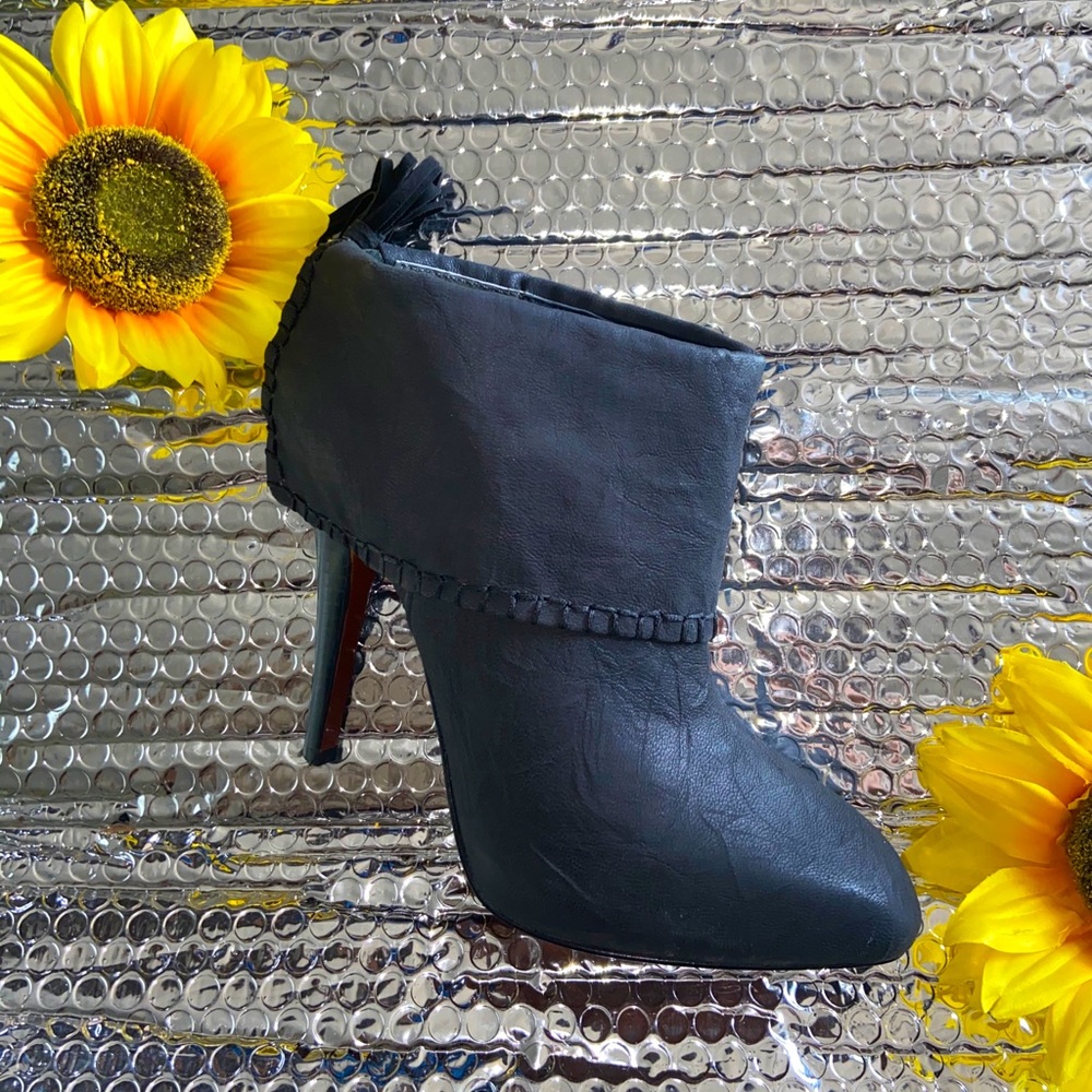 🌻Women’s heel bootie🌻